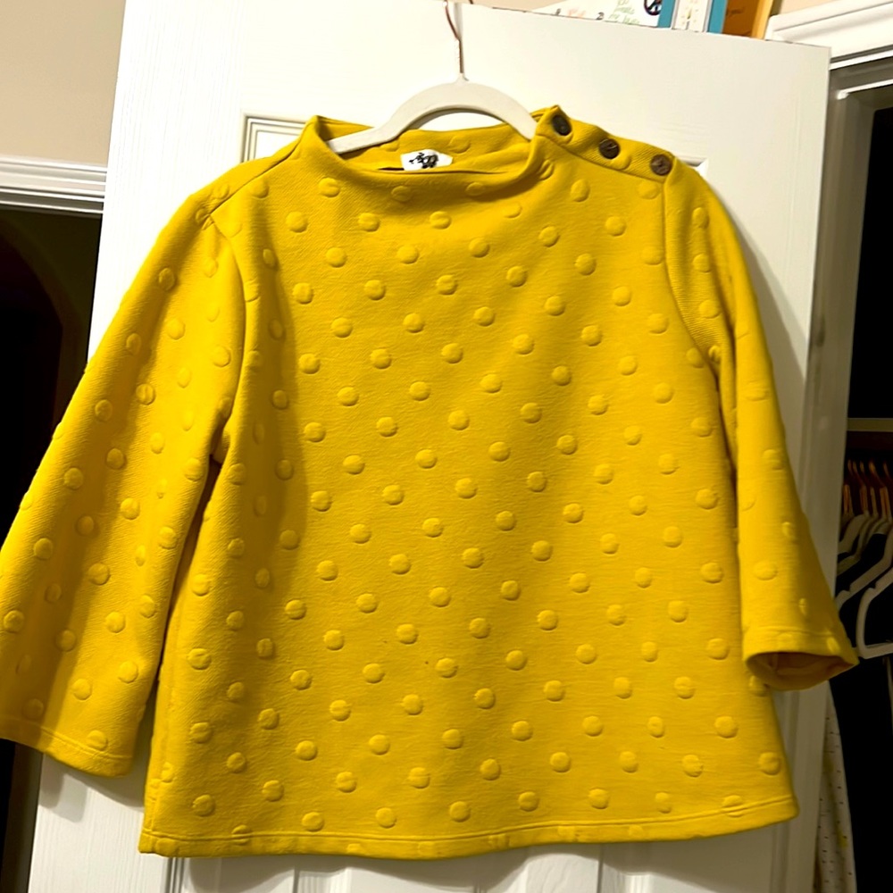 Beautiful yellow sweater only one use